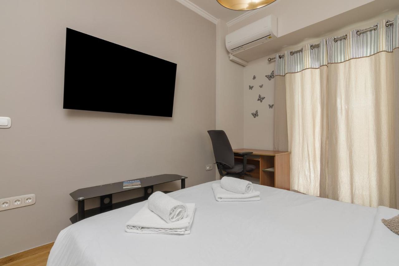 Beautiful And Spacious Apartment In Pagrati Athén Kültér fotó