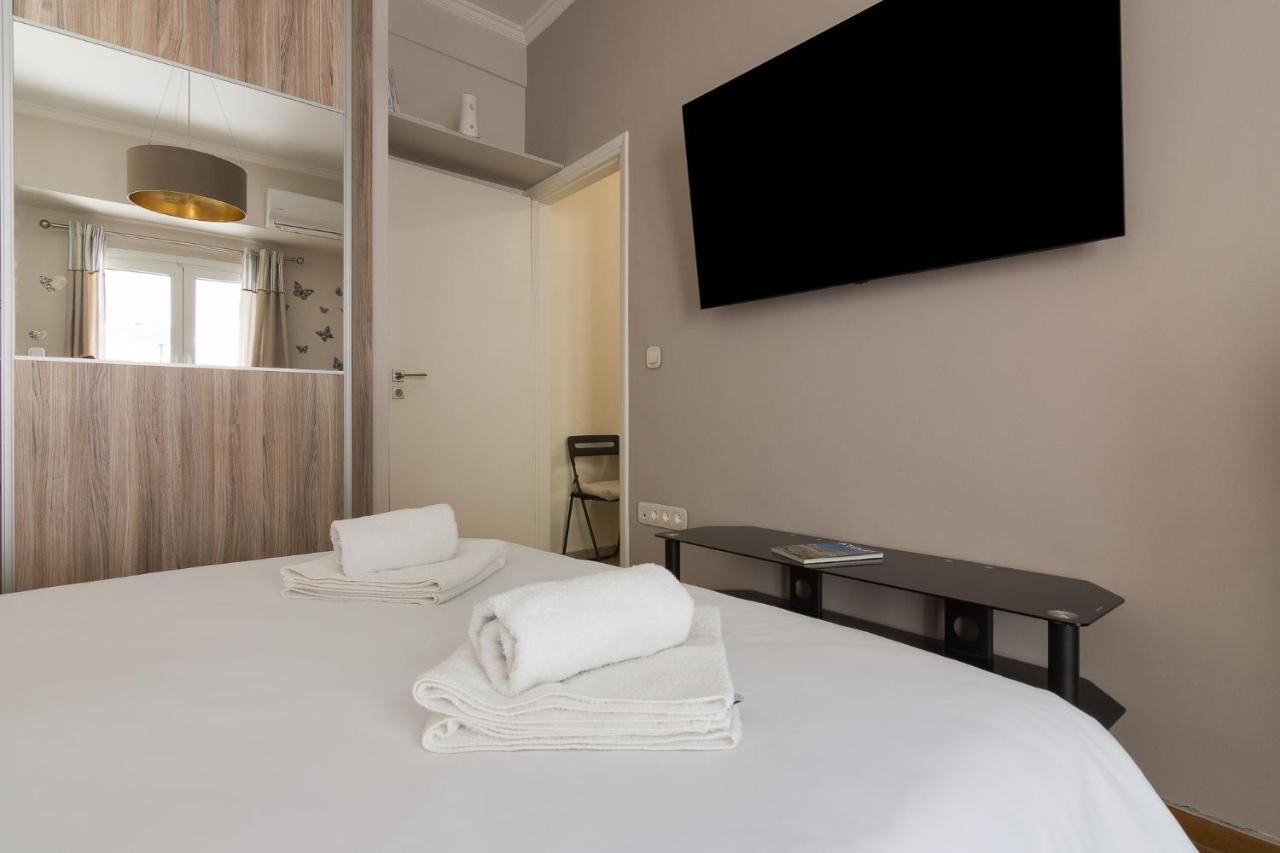 Beautiful And Spacious Apartment In Pagrati Athén Kültér fotó